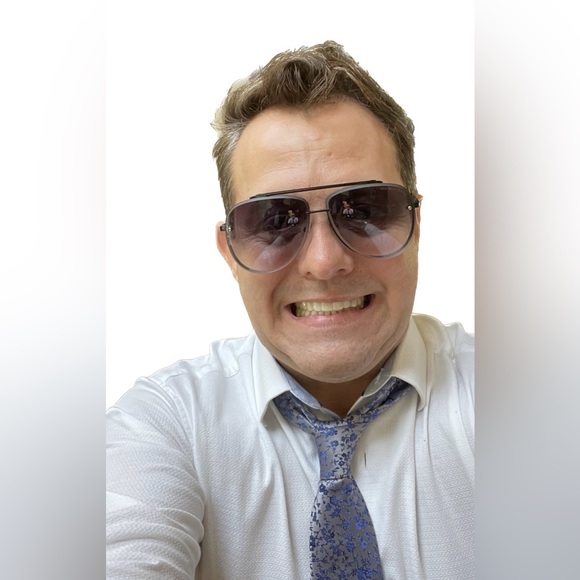 Meet your Posher, Alejandro - Picture 2 of 3